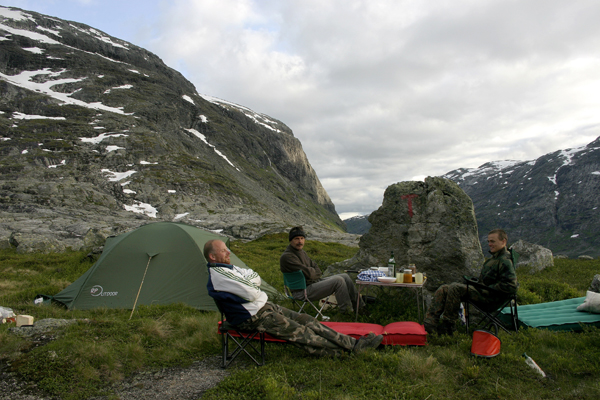 a tábor a hegyek között